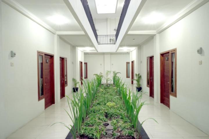 Dparagon Upn Maguwo Bagian luar foto
